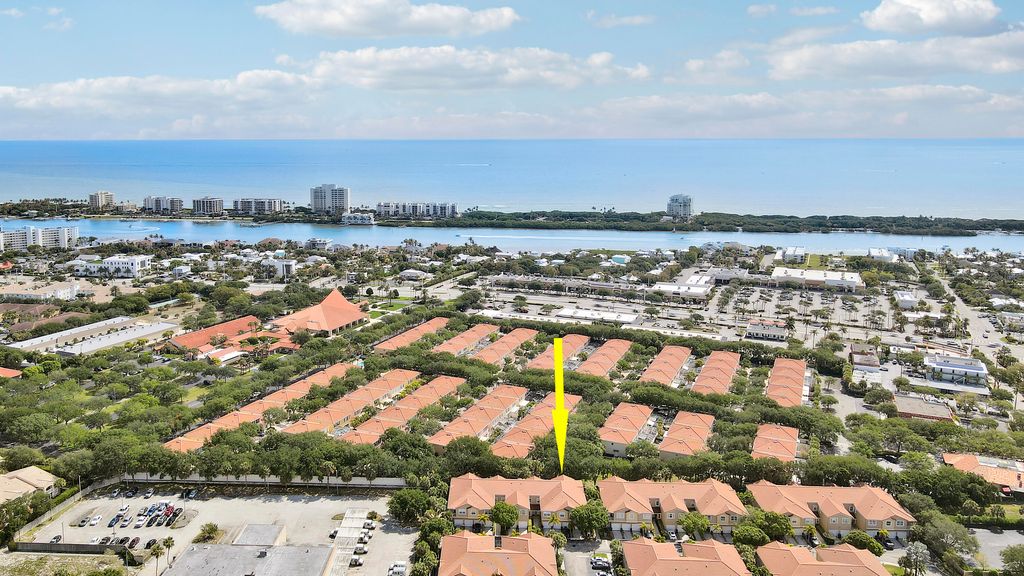 Photo of 104 Lighthouse Circle #H-2, Tequesta, FL 33469 (MLS # B26024849)