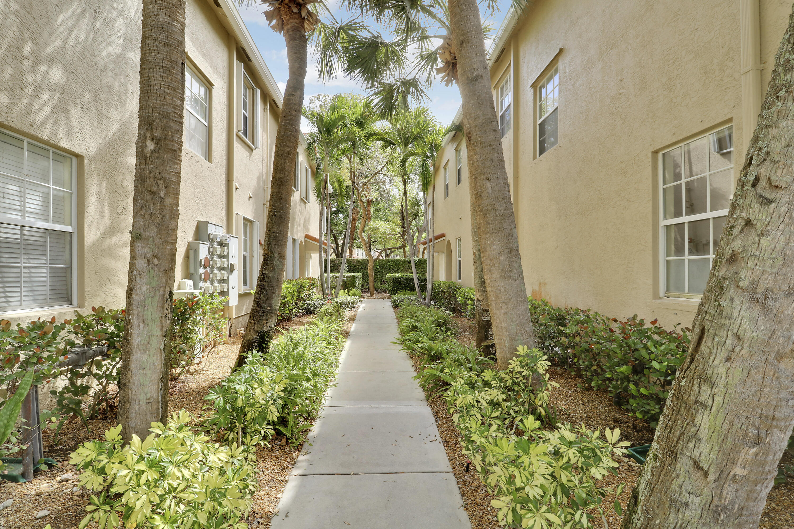TEQUESTA TRACE CONDO - Residential Lease