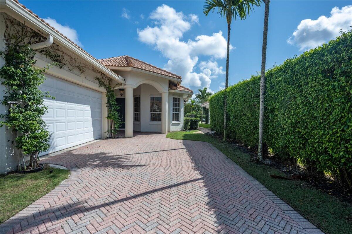 2910 Twin Oaks Way