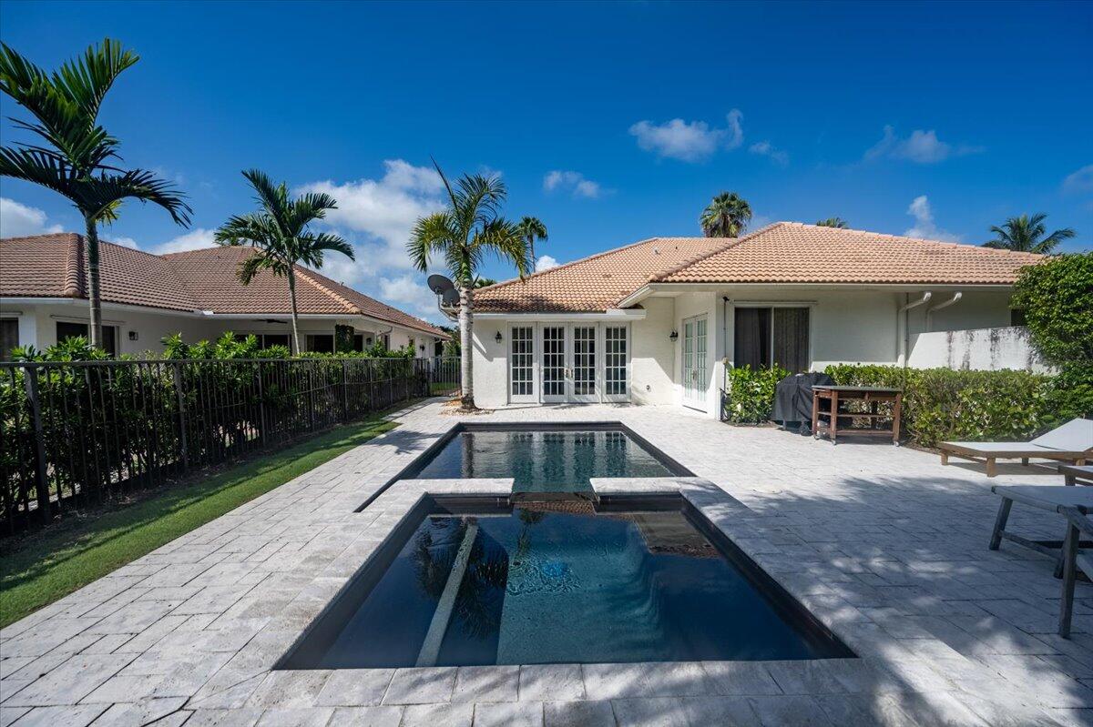 Fully furnished and turn-key, this tastefully updated and decorated 3 bedroom, 3 bathroom villa is located in the heart of Palm Beach Polo & Country Club. Enjoy the private, heated pool and close proximity to Wellington's equestrian venues, shopping and restaurants. A complete kitchen renovation was completed in 2020. The home is very clean (and no carpet) and has everything you need to enjoy the season.