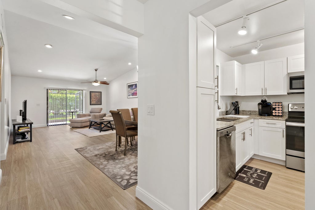 Photo of 6721 Bridlewood Court, Boca Raton, FL 33433 (MLS # B26046417)