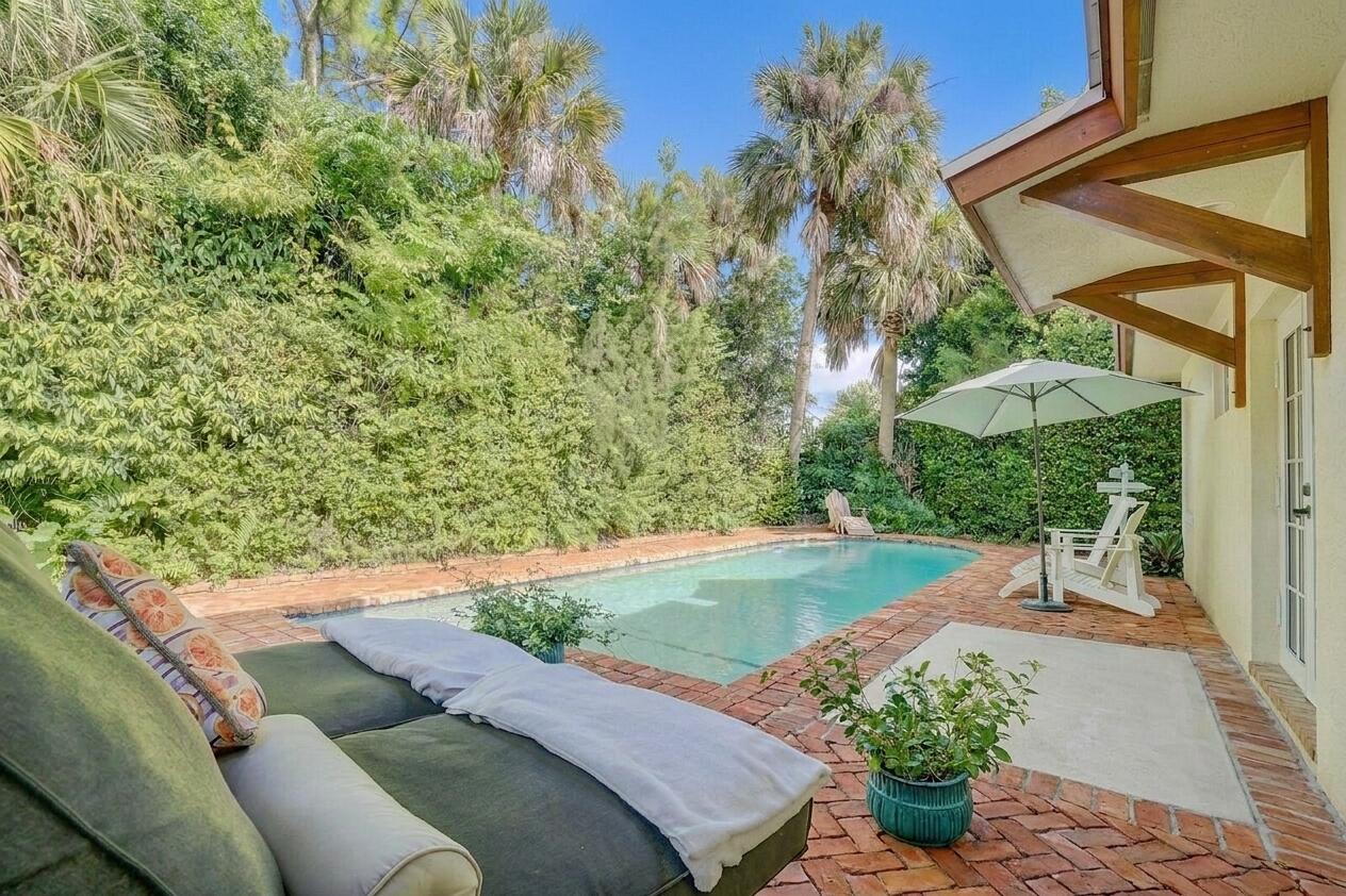 FOREST HILLS - Residential Lease