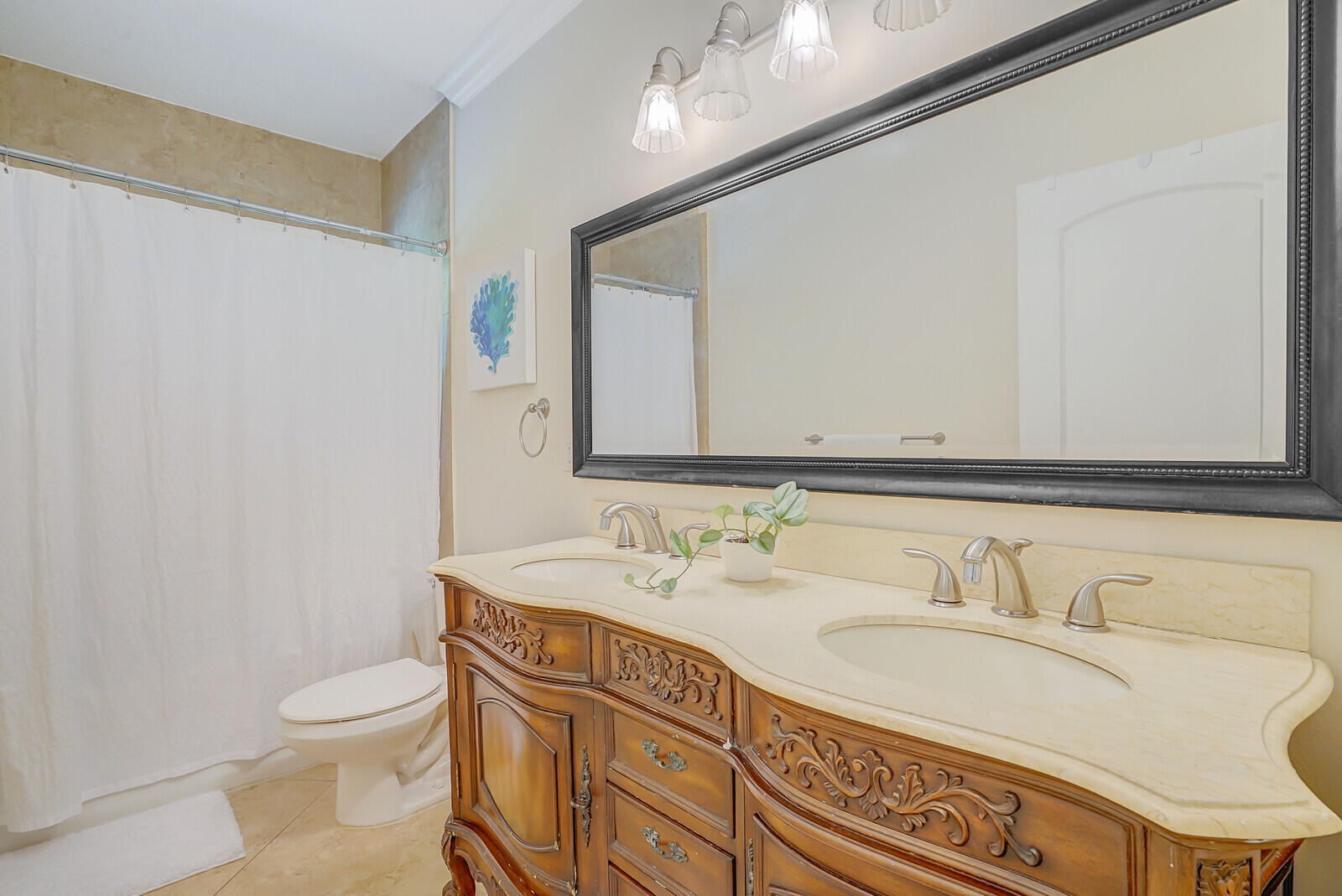 FOREST HILLS - Residential Lease