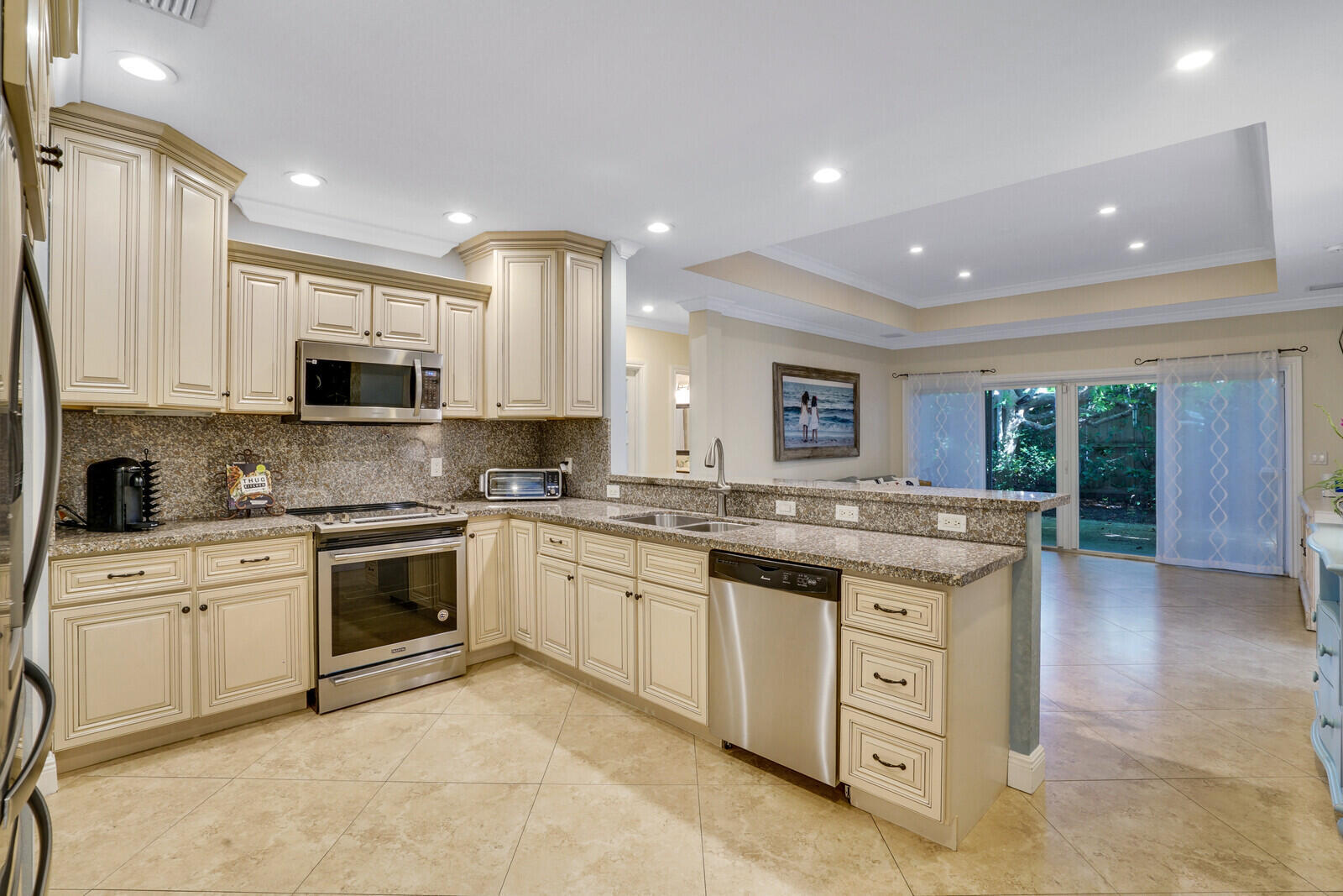 FOREST HILLS - Residential Lease