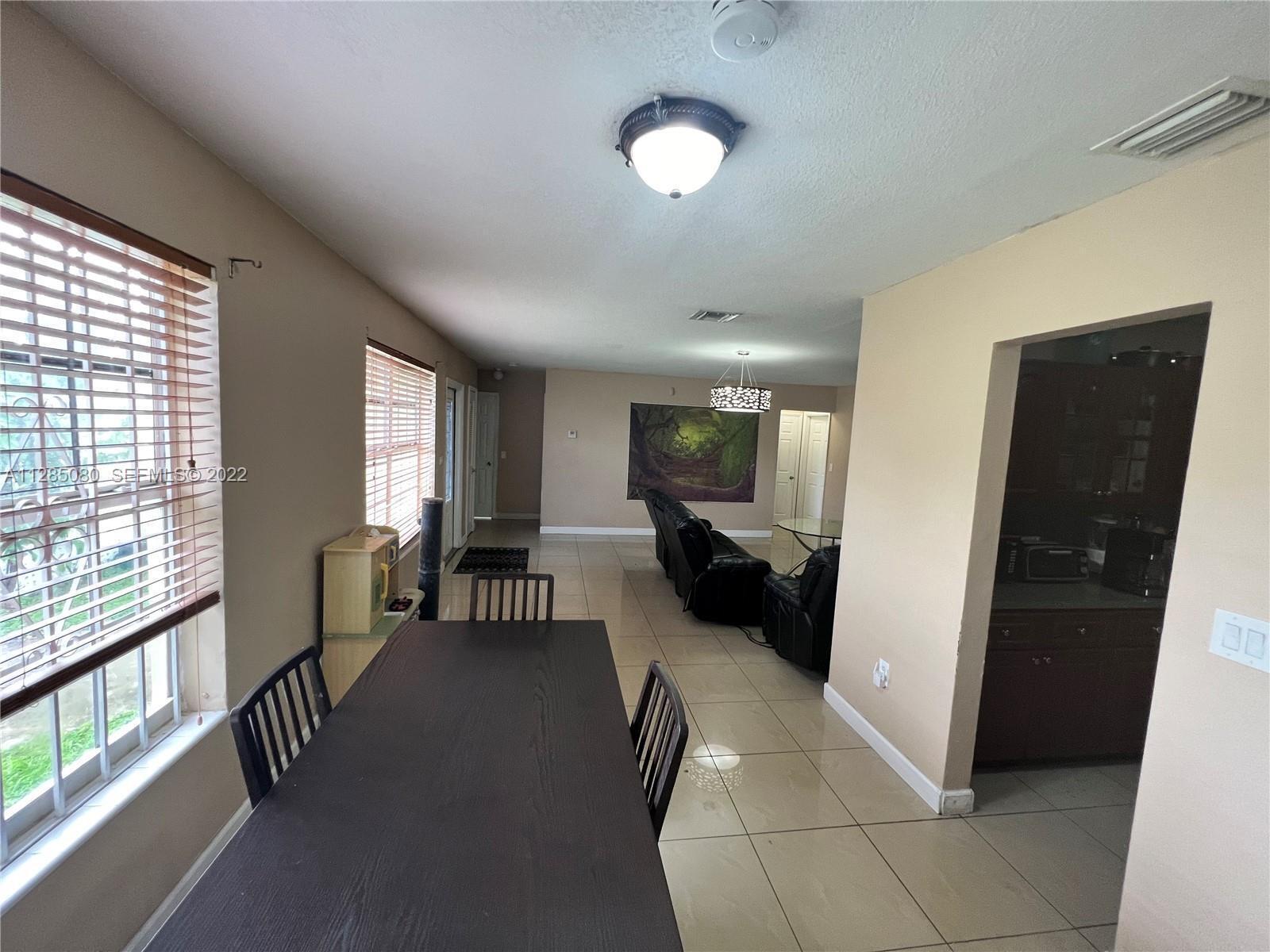 SUNNY LAKE ESTS 1ST ADDN - Residential