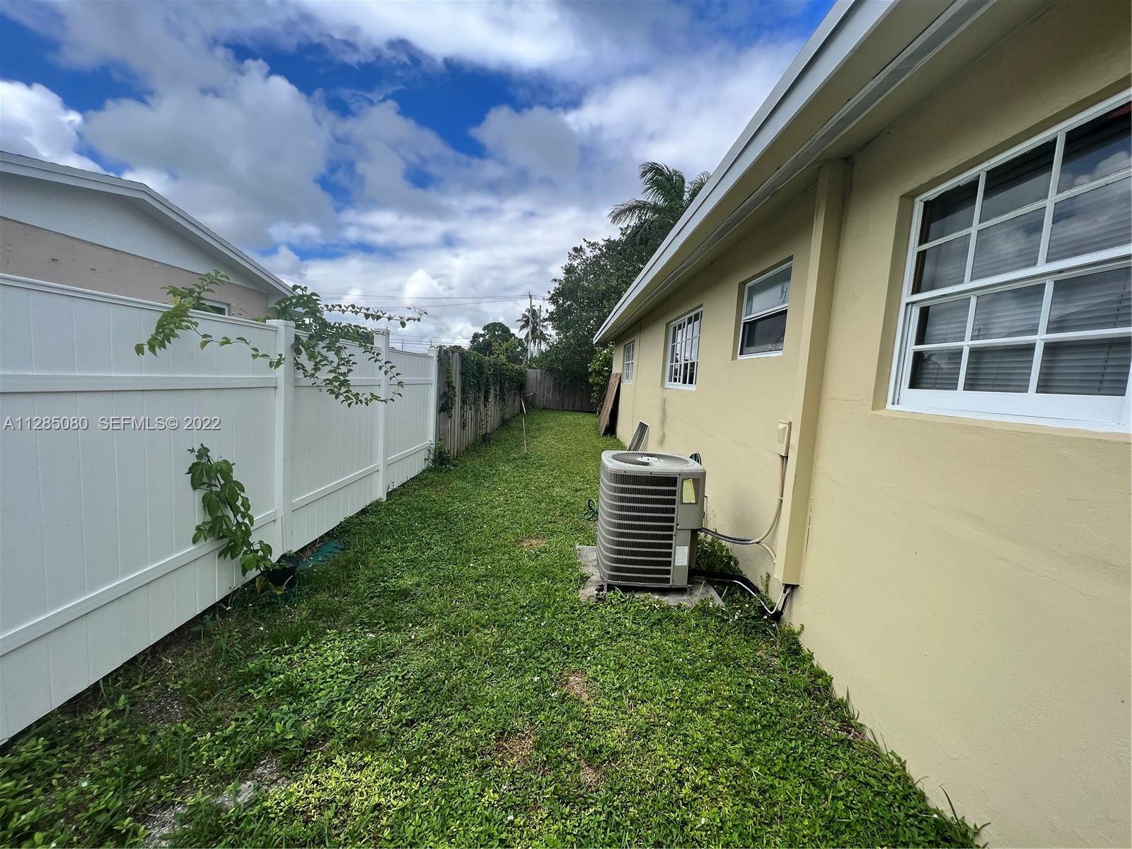 SUNNY LAKE ESTS 1ST ADDN - Residential