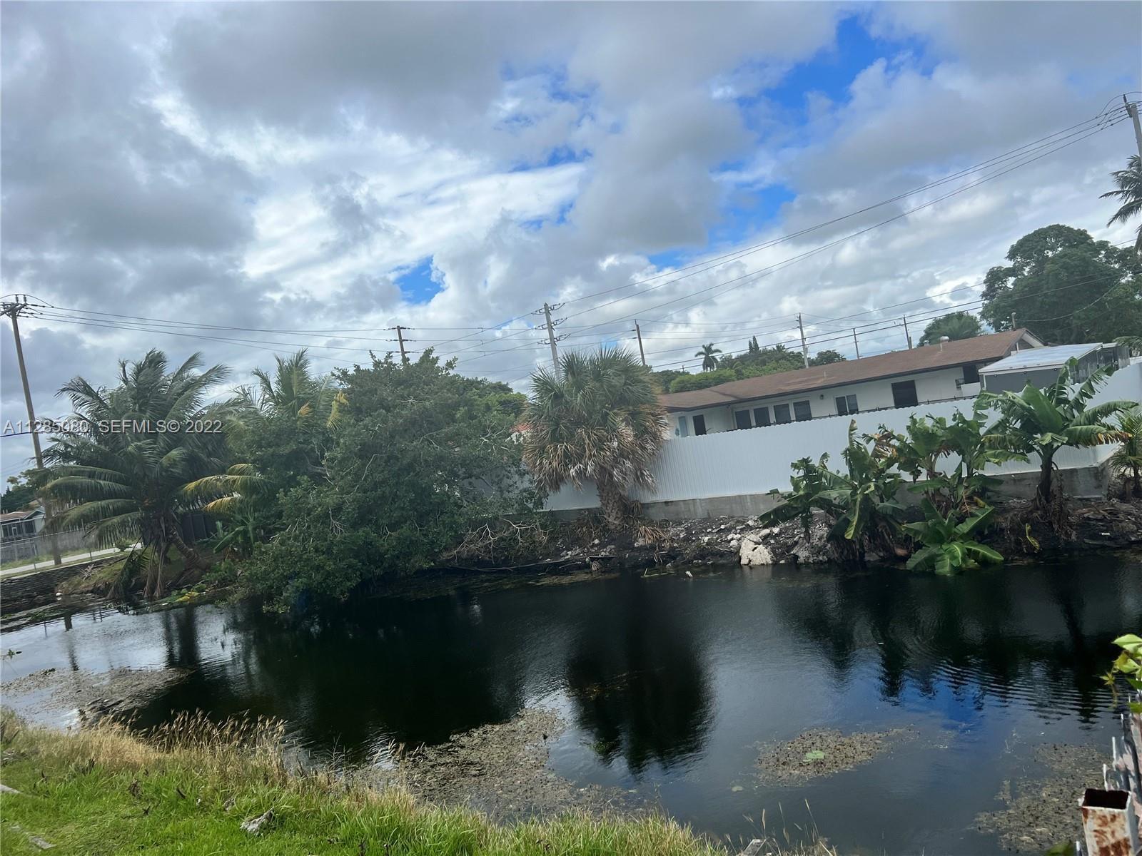 SUNNY LAKE ESTS 1ST ADDN - Residential