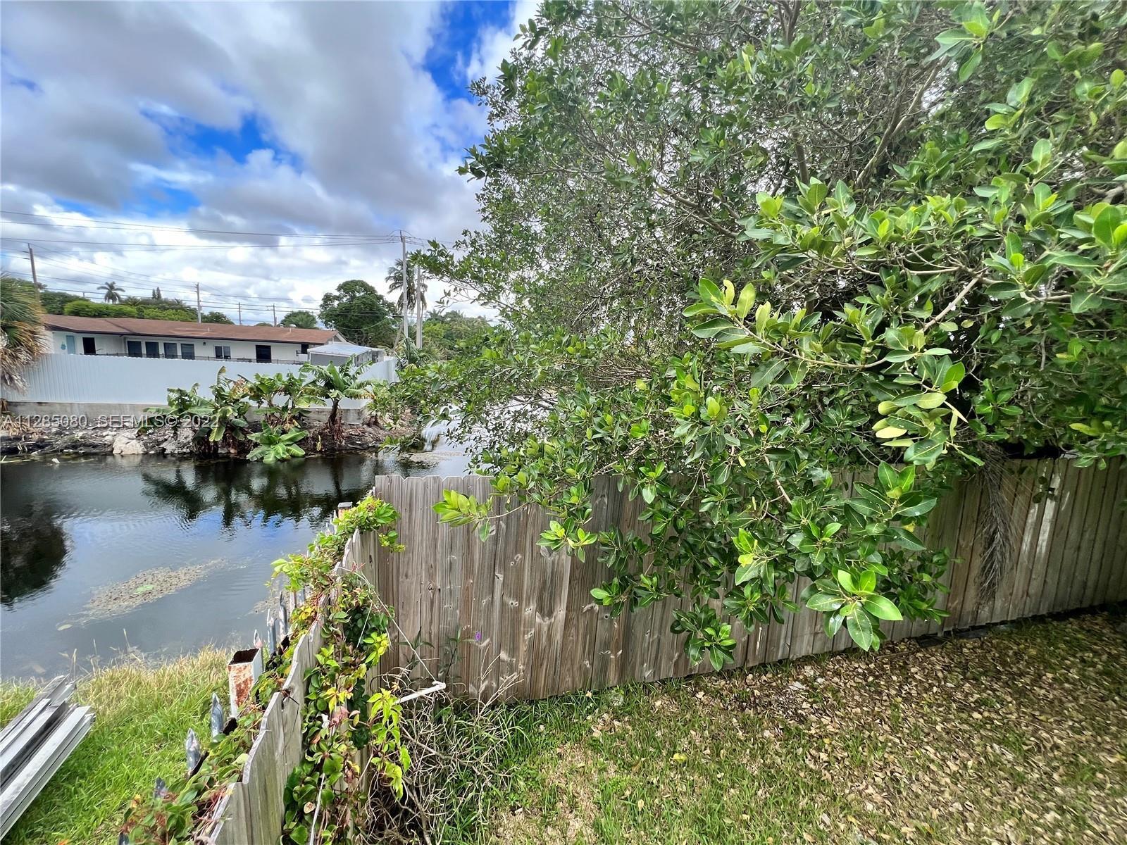 SUNNY LAKE ESTS 1ST ADDN - Residential