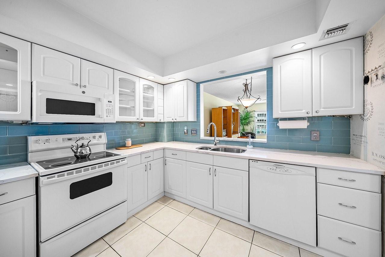 PLAYA DEL MAR CONDOMINIUM - Residential