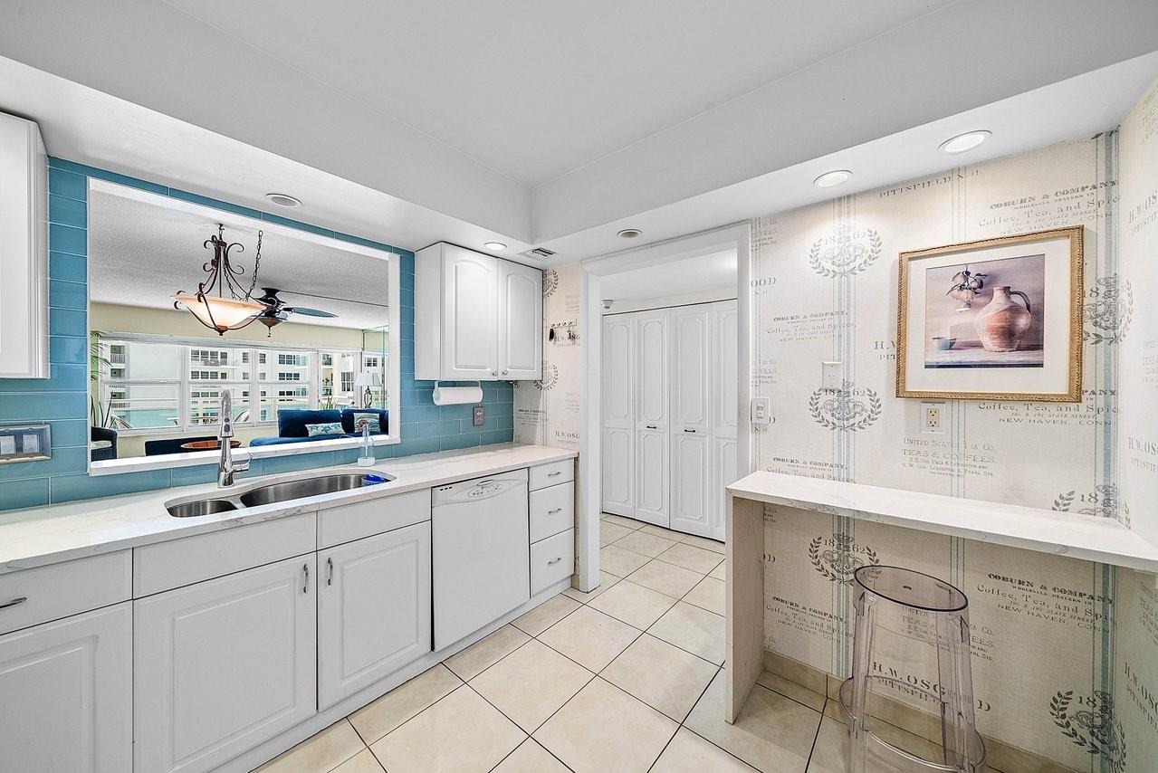 PLAYA DEL MAR CONDOMINIUM - Residential