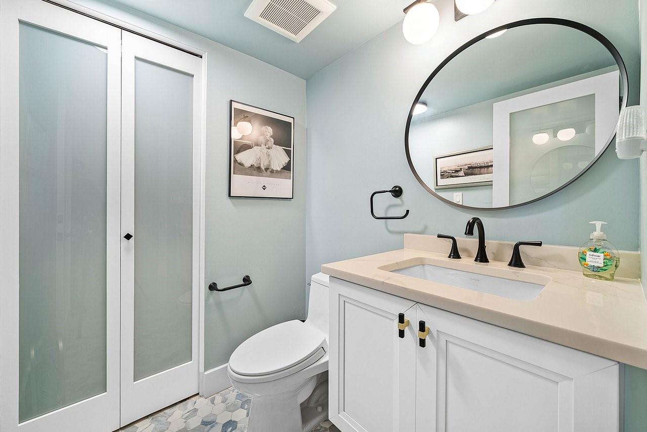 PLAYA DEL MAR CONDOMINIUM - Residential