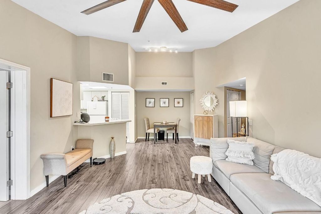 Photo of 2131 SE 10th Avenue #1117, Fort Lauderdale, FL 33316 (MLS # F10549114)