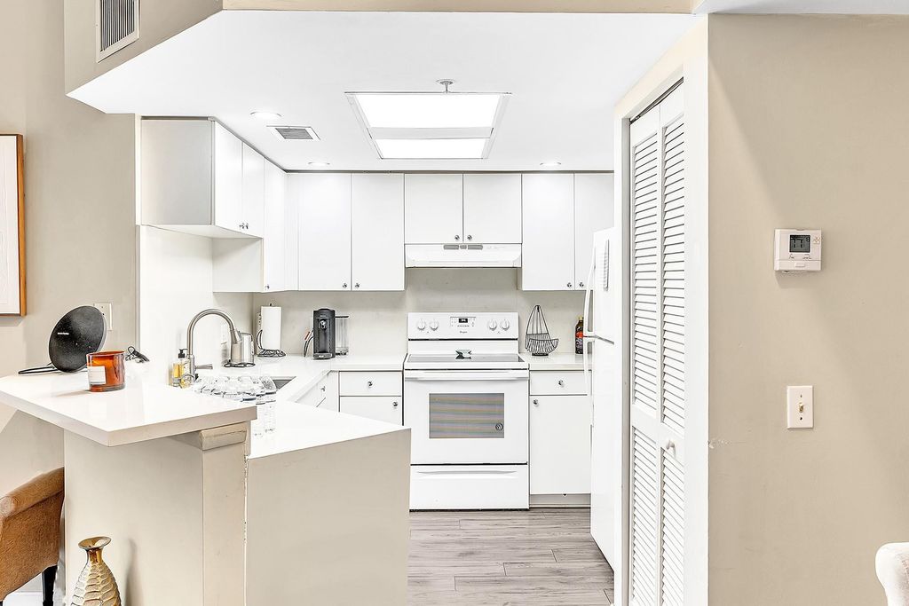 Photo of 2131 SE 10th Avenue #1117, Fort Lauderdale, FL 33316 (MLS # F10549114)