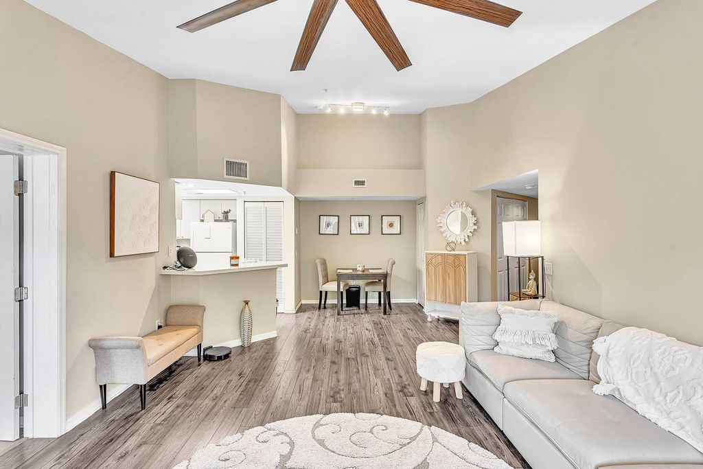 Photo of 2131 SE 10th Avenue #1117, Fort Lauderdale, FL 33316 (MLS # F10549114)