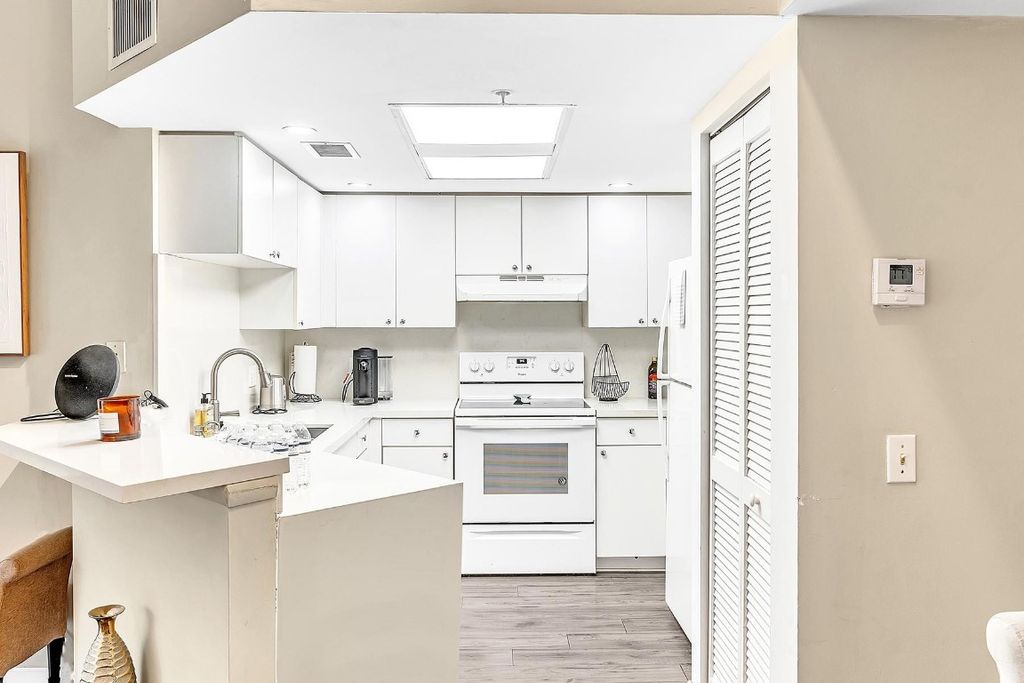 Photo of 2131 SE 10th Avenue #1117, Fort Lauderdale, FL 33316 (MLS # F10549114)