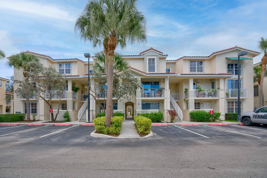 Photo of 4736 Chancellor 11 Drive #11, Jupiter, FL 33458 (MLS # R11019781)