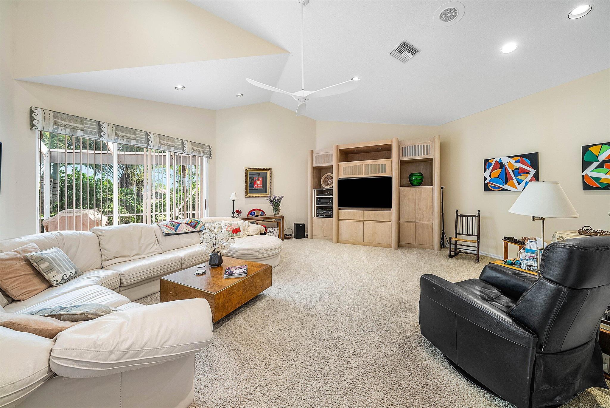 ENCANTADA - Residential