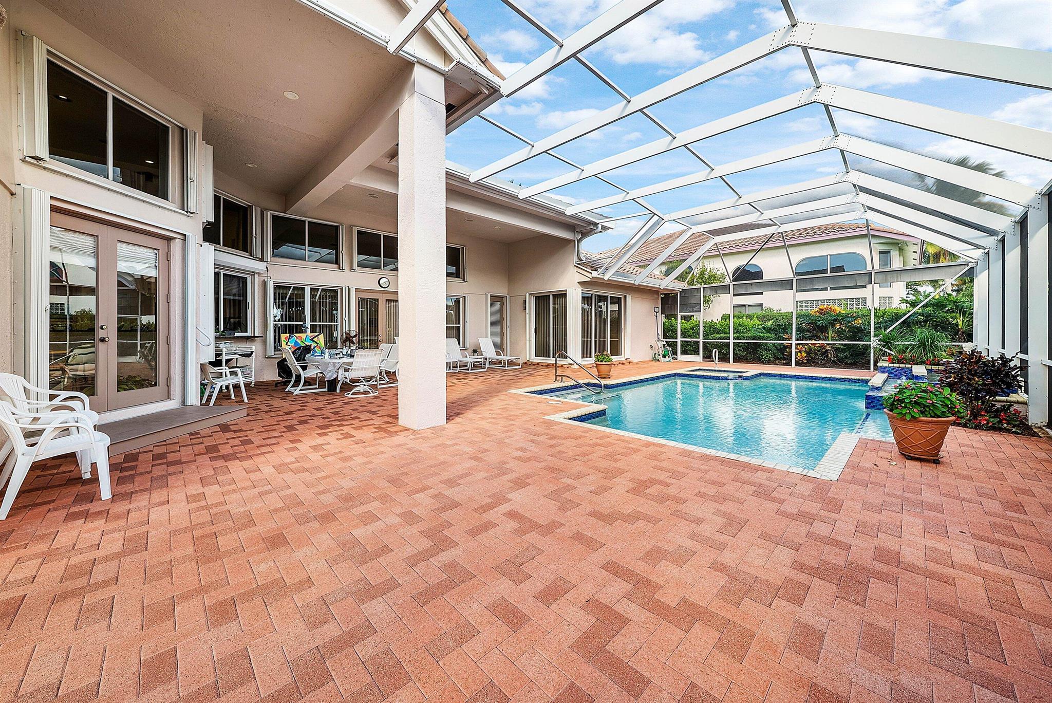 ENCANTADA - Residential