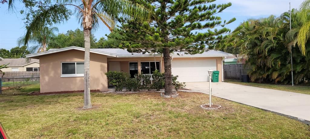 Photo of 422 Willows Avenue, Port Saint Lucie, FL 34952 (MLS # R10720341)