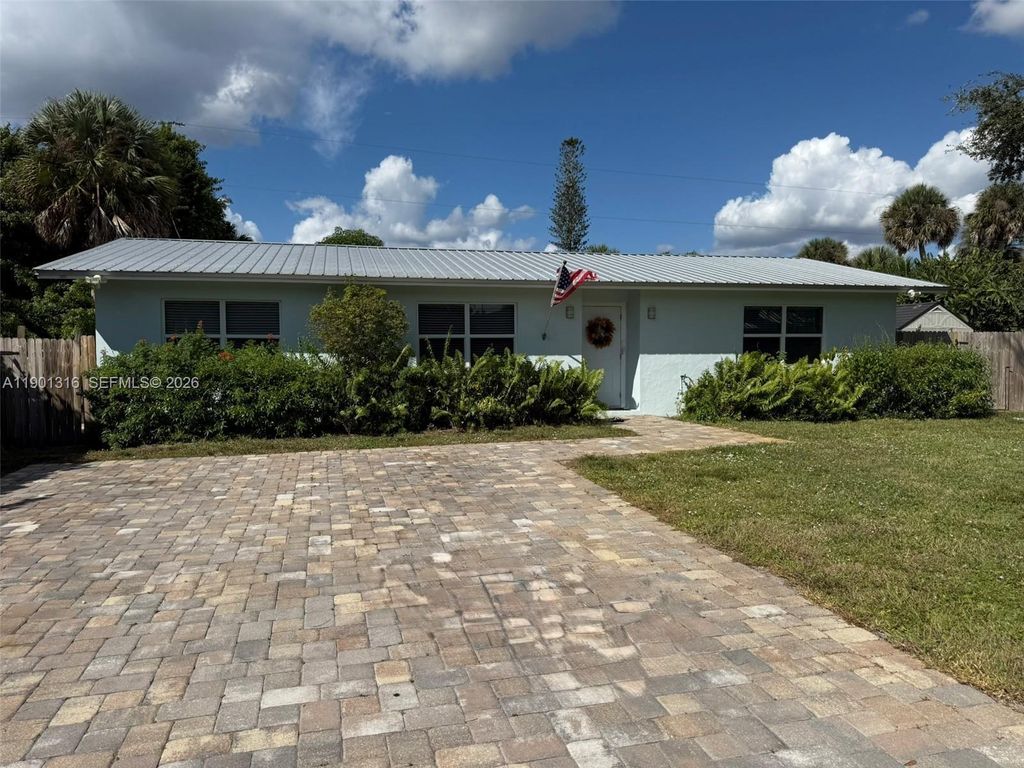 Photo of 9546 SW Adams Street, Okeechobee, FL 34974 (MLS # B26015919)