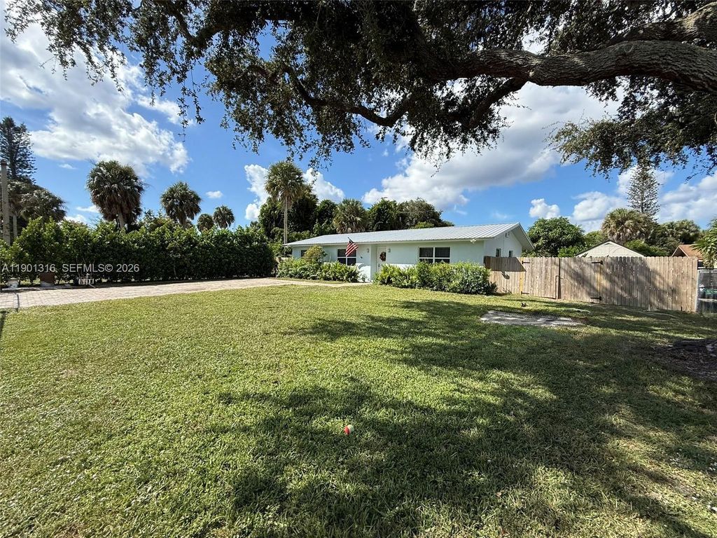 Photo of 9546 SW Adams Street, Okeechobee, FL 34974 (MLS # B26015919)