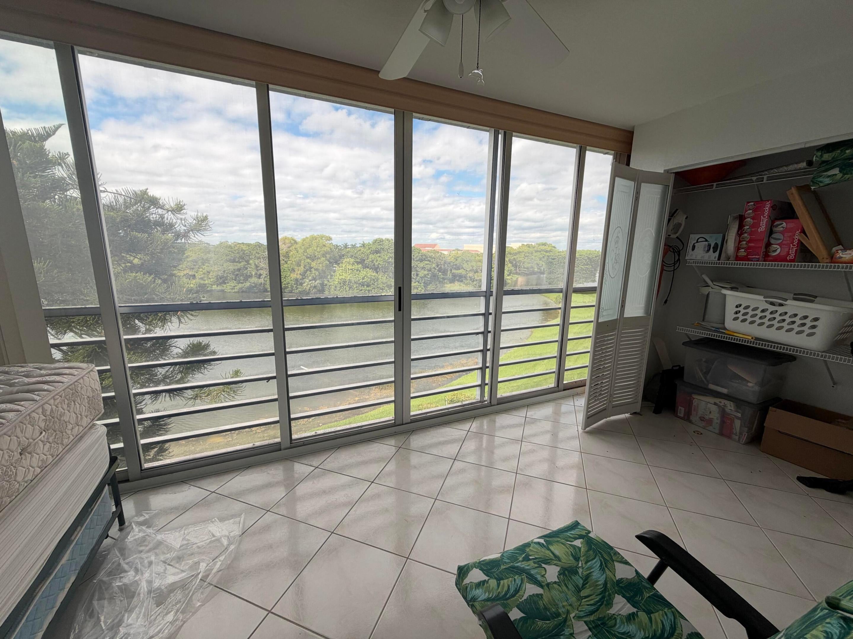 4046 AINSLIE C
