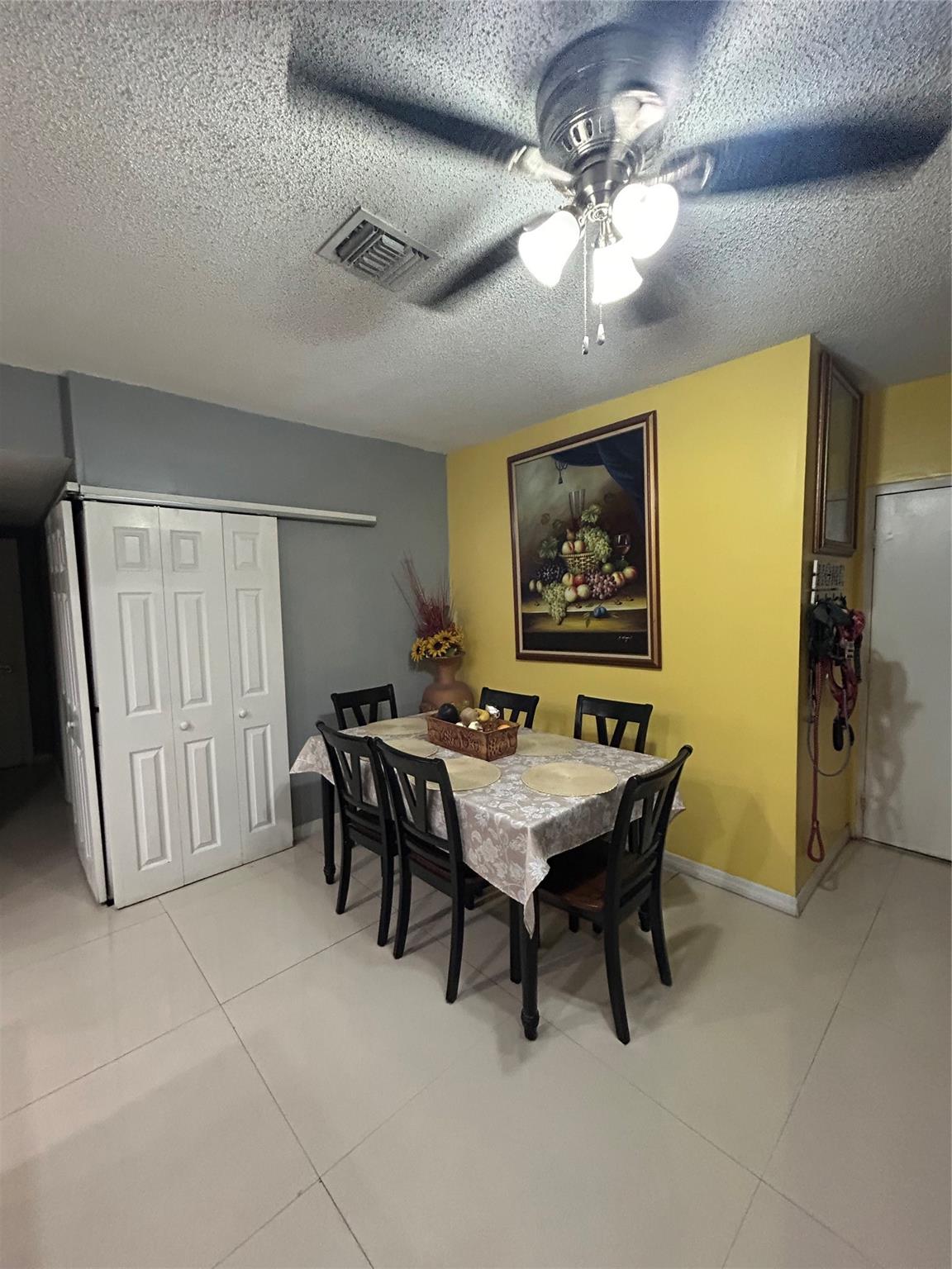 COUNTRY CLUB MANOR - Residential