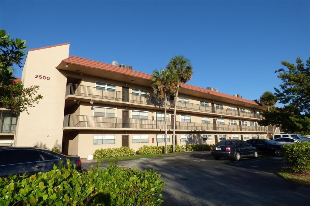 Do not miss One of the biggest 3/2 corner unit in the building! property located on the Top floor ! Amazing condo overlooking Mullins Park. nice and brigh with recently installed impact windows and sliding door. Big bedrooms and huge master bedroom with walk in closet. Washer and dryer in unit! Remodeled Open concept kitchen with ganite counter top and appliances replaced around 3 years ago, Remodeled bathrooms, high lights on ceiling , Great school district! Huge screened Balcony! Big pool available for entertainment. Elevator available. All Ages, pets ok. Close to entertainment, gym, shopping and major highways!