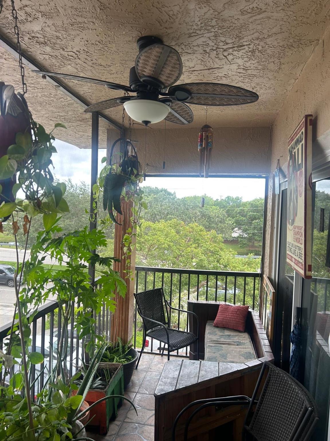 COUNTRY CLUB MANOR - Residential
