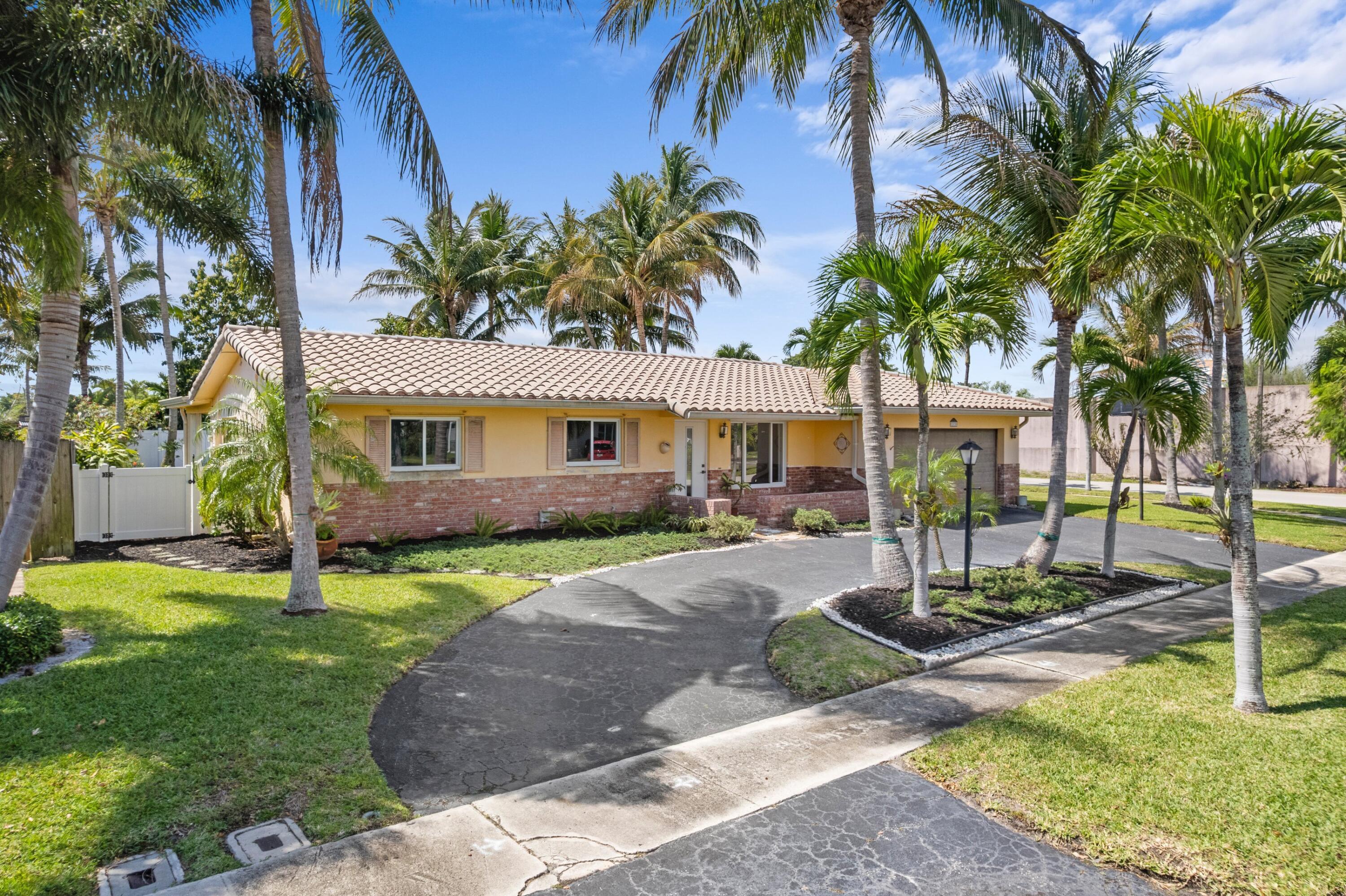 BOCA RATON SQUARE 16 - Residential