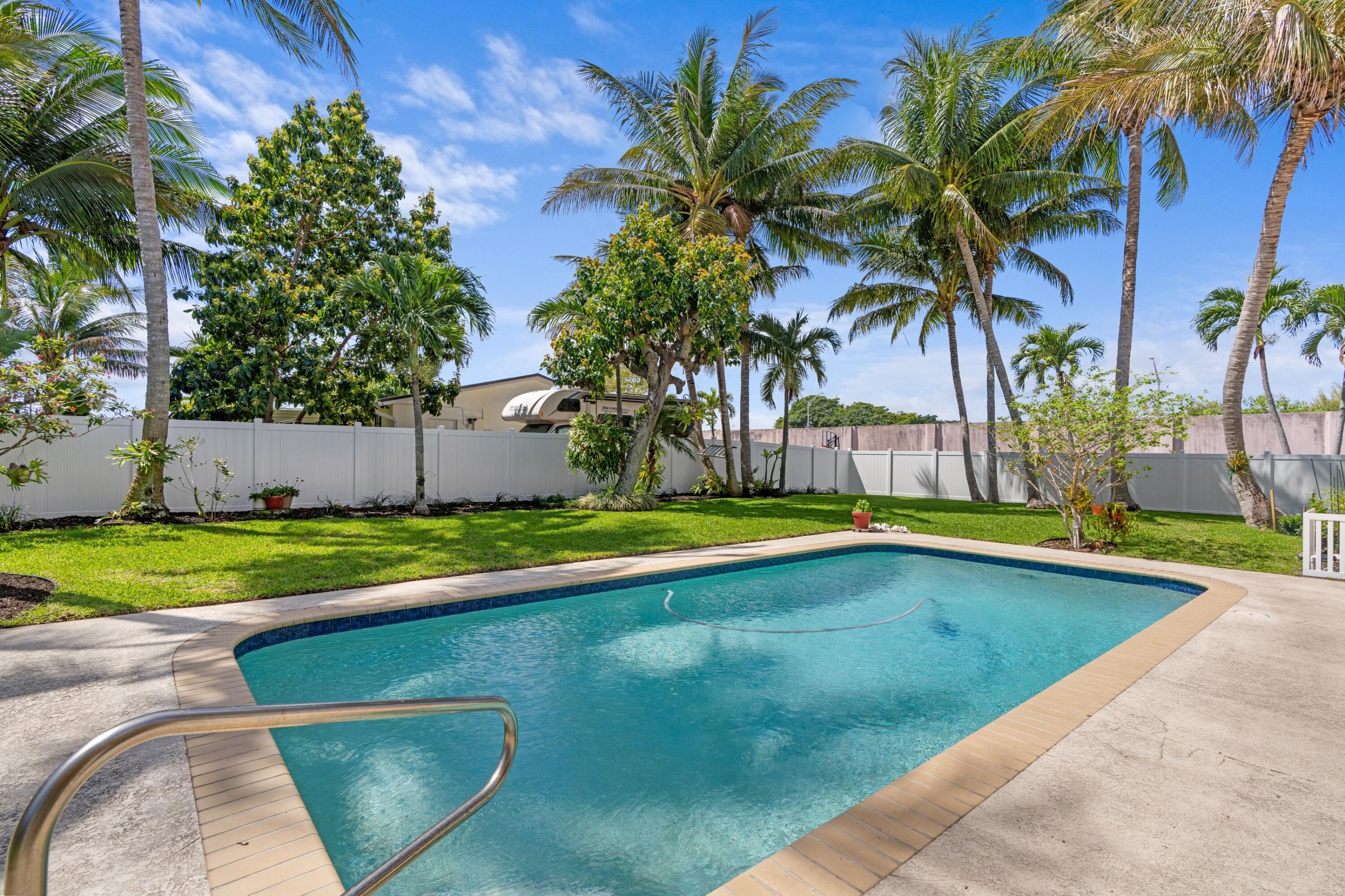 BOCA RATON SQUARE 16 - Residential