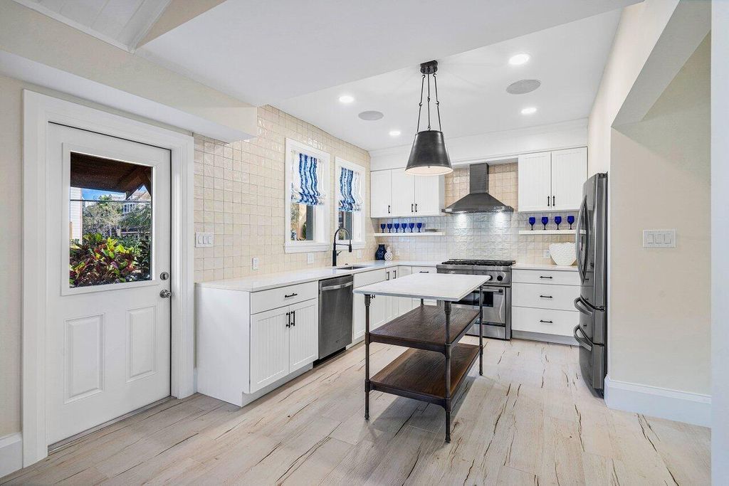 Photo of 248 NE 1st Avenue, Delray Beach, FL 33444 (MLS # R11099622)