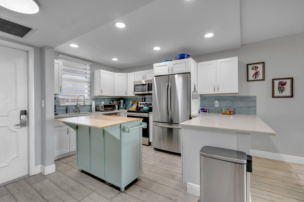 Photo of 3100 NE 49th Street #503, Fort Lauderdale, FL 33308 (MLS # B26043174)