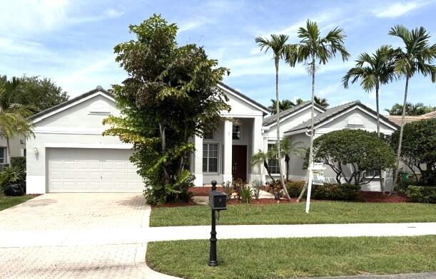 Photo of 2721 W Abiaca Circle, Davie, FL 33328 (MLS # B26038929)