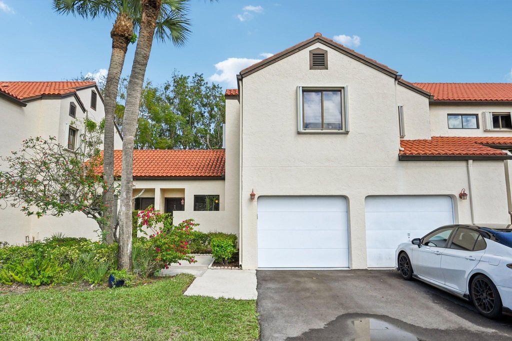 Photo of 22 Via De Casas #103, Boynton Beach, FL 33426 (MLS # B26006036)