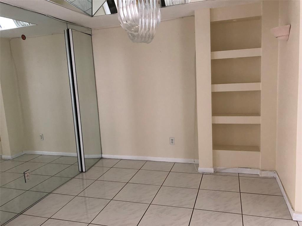 FLAMINGO VILLAS - Residential Lease