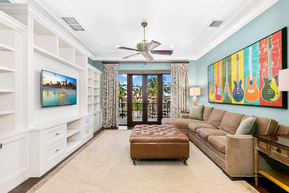 ROYAL PALM YACHT & COUNTRY CLUB - Residential