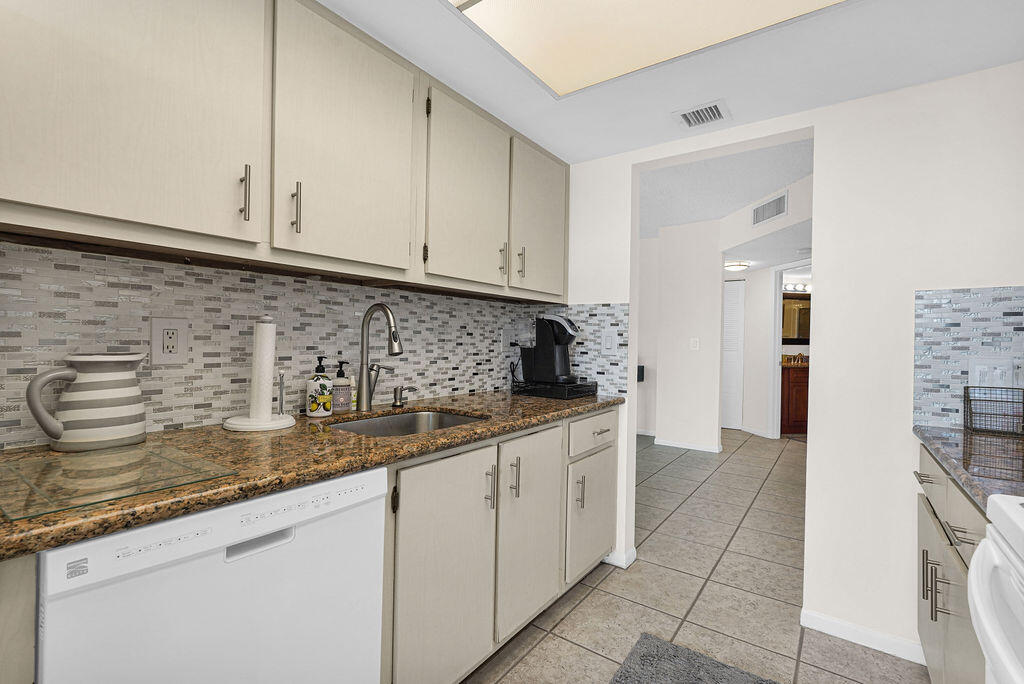 RIVER REACH CONDOMINIUM III - Residential