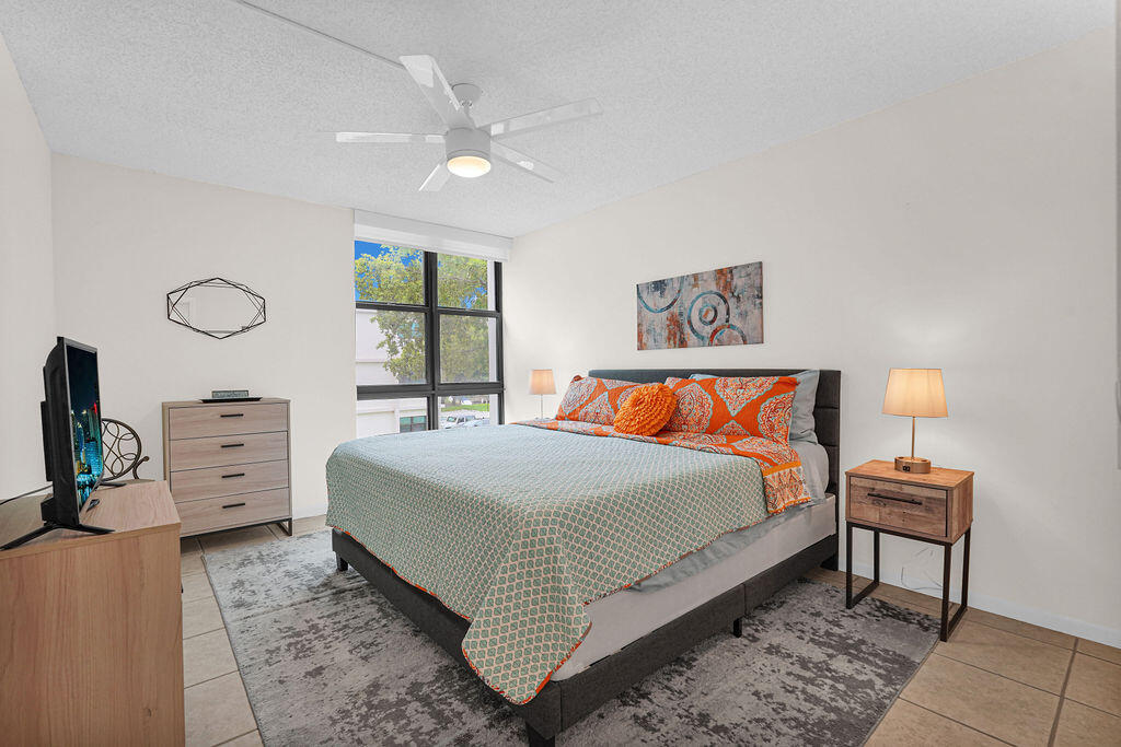 RIVER REACH CONDOMINIUM III - Residential