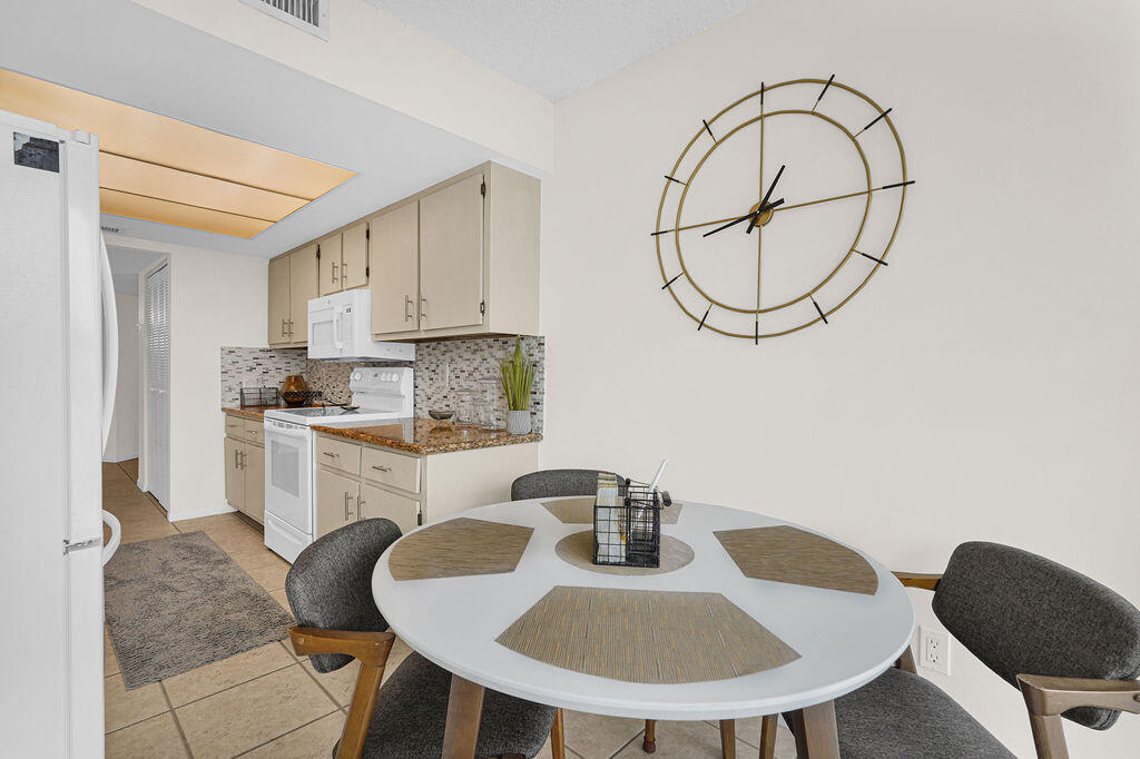 RIVER REACH CONDOMINIUM III - Residential