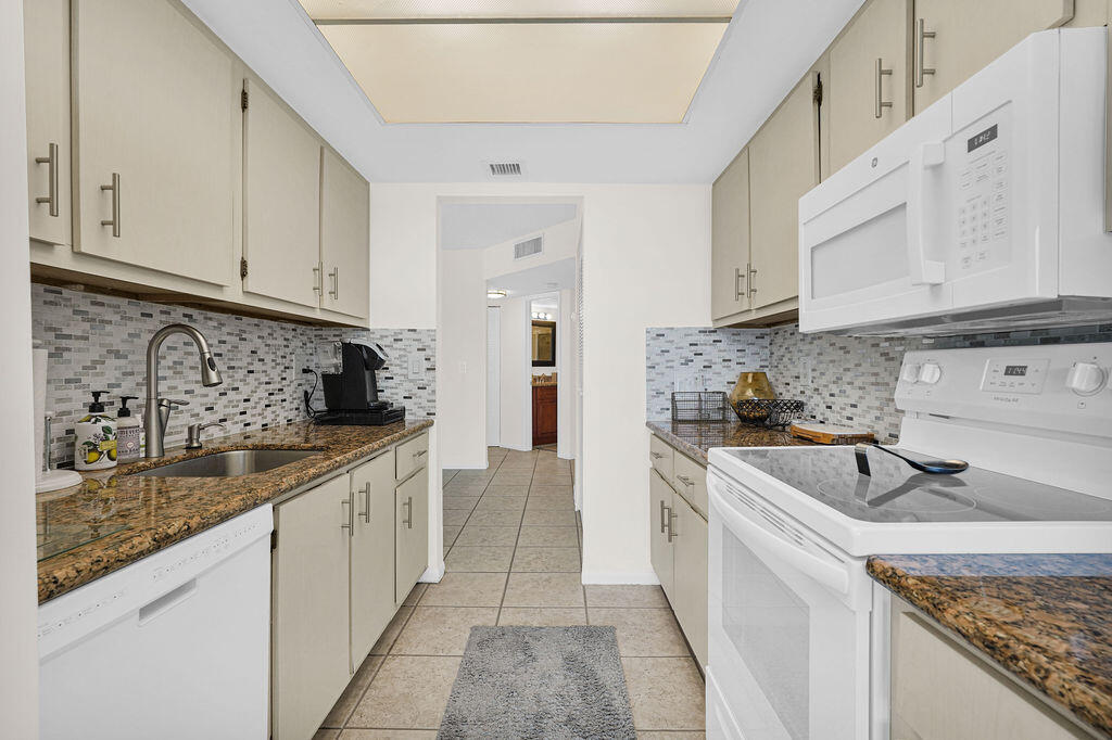 RIVER REACH CONDOMINIUM III - Residential