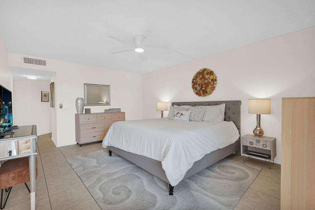 RIVER REACH CONDOMINIUM III - Residential