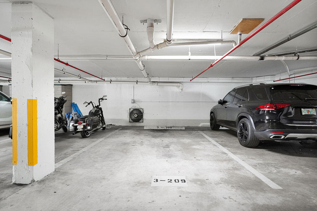 RIVER REACH CONDOMINIUM III - Residential