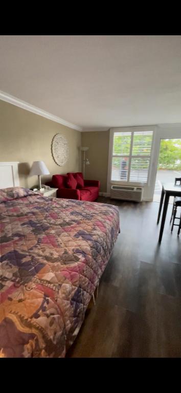 2555 9th Street N 152