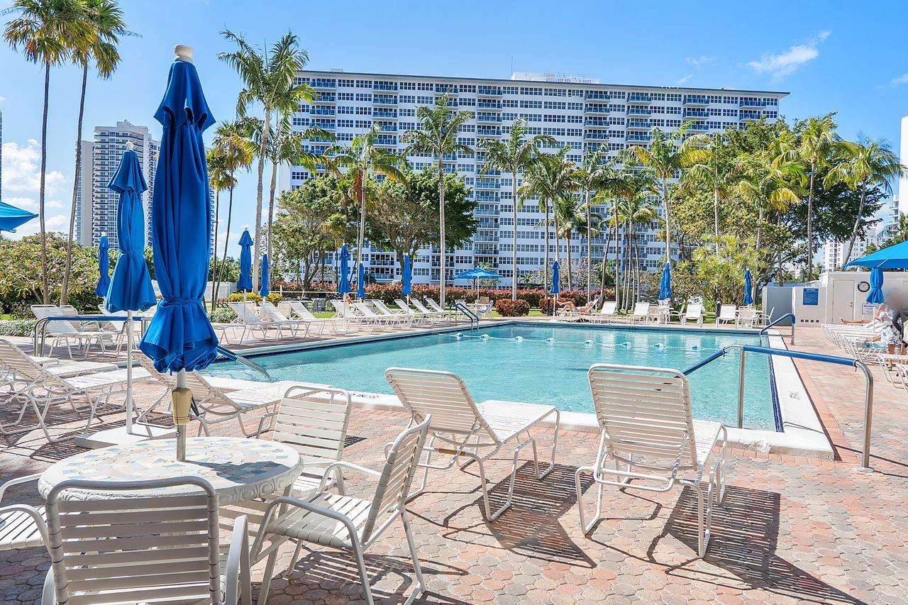 Coral Ridge Towers East - Residential