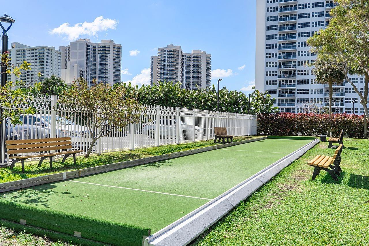 Coral Ridge Towers East - Residential