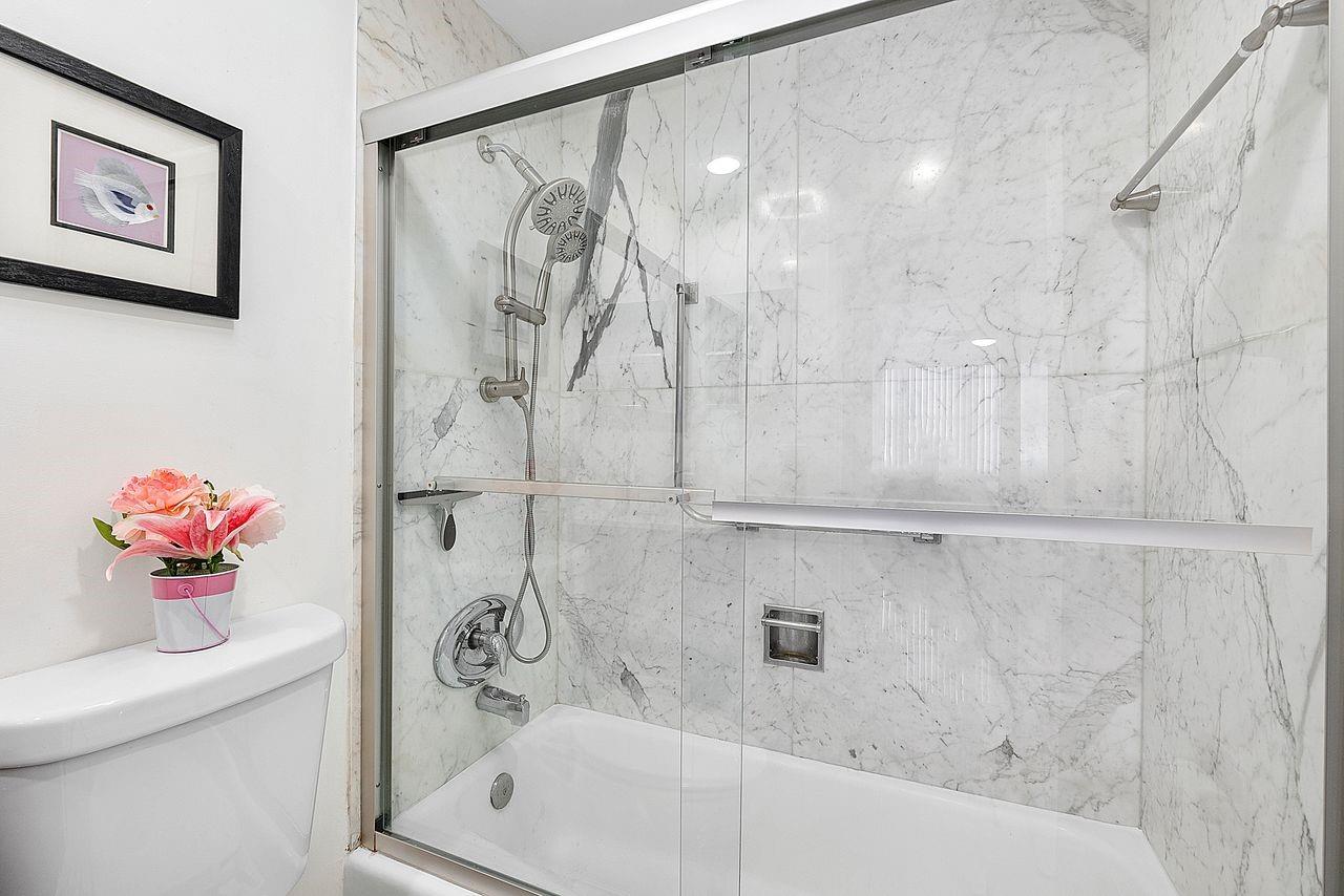 Coral Ridge Towers East - Residential