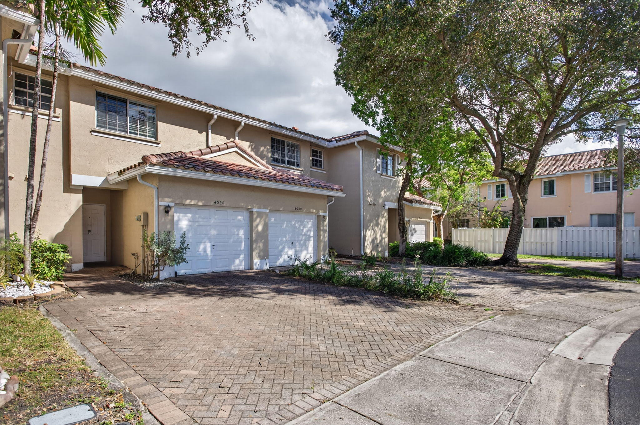 4040 NW 90TH Way