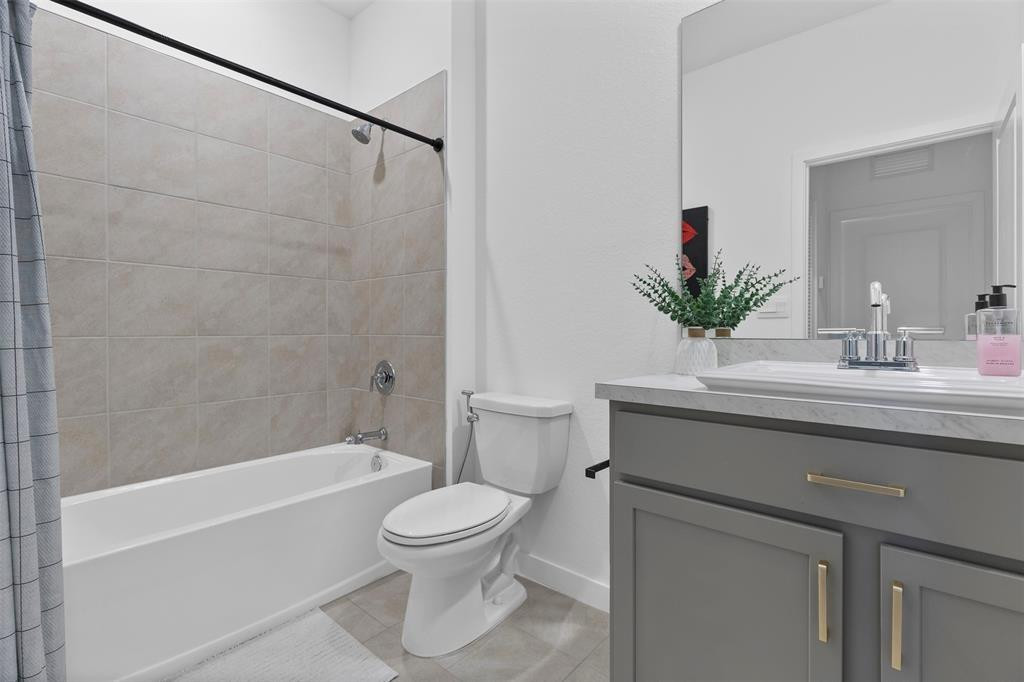 HIGHLAND OAKS - Residential