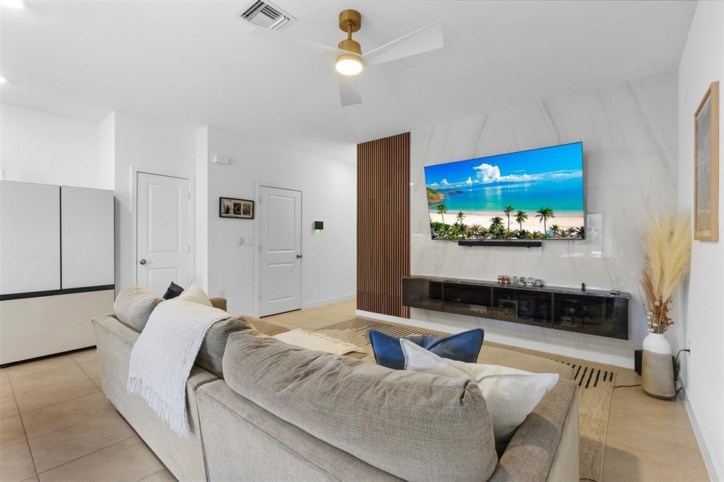 HIGHLAND OAKS - Residential